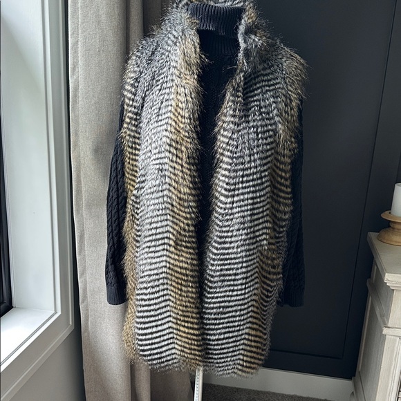 Arden B Jackets & Blazers - Arden B Faux Fur Vest - Black and Cream